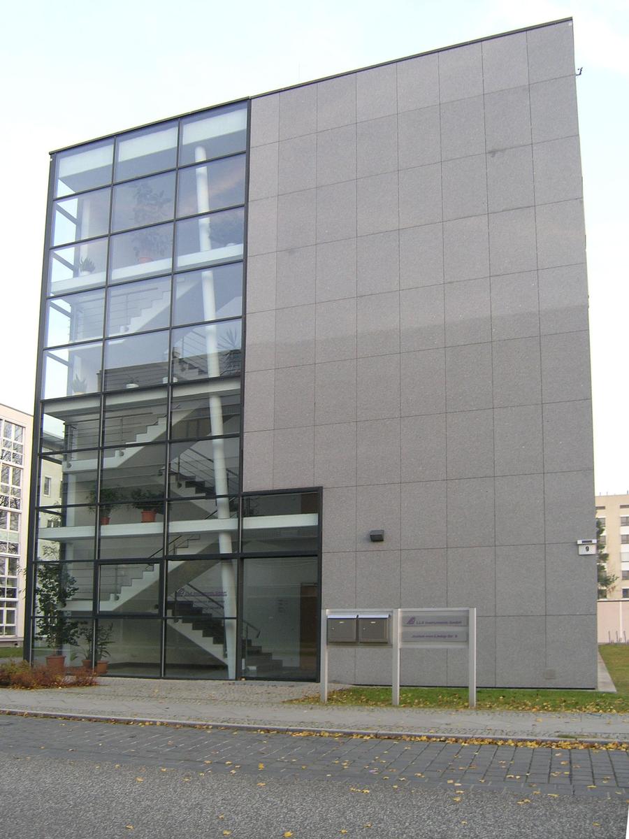 LLA Instruments Laboratory and Headquarters 