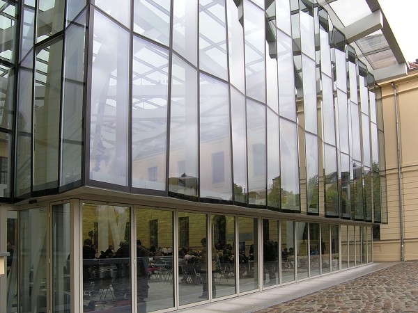 Jewish Museum - Glas Courtyard 