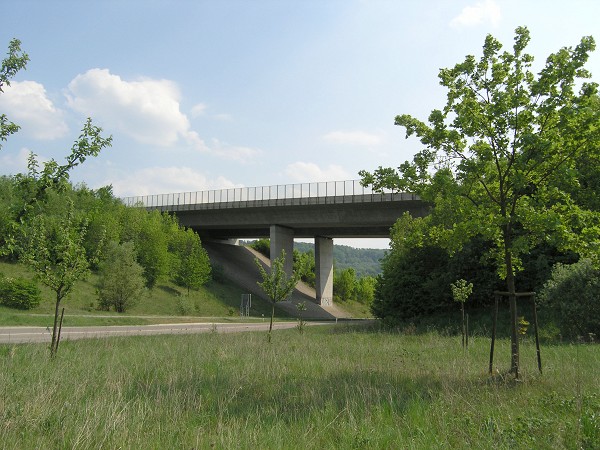Autobahn A 8 - Pont sur la Weilheimer Strasse à Aichelberg 