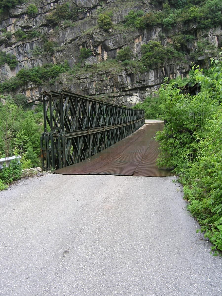 Pont sur le Kalaritikos 
