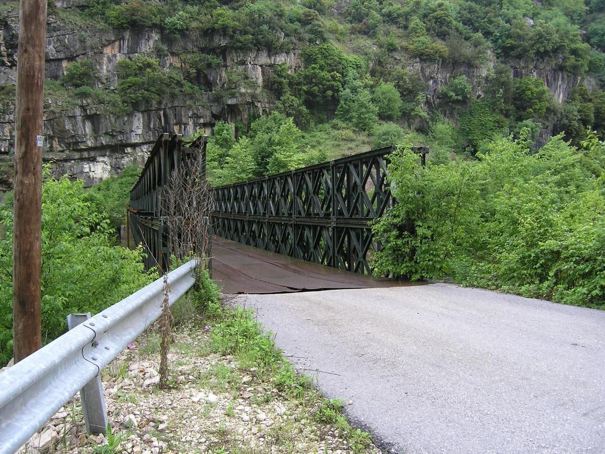 Pont sur le Kalaritikos 