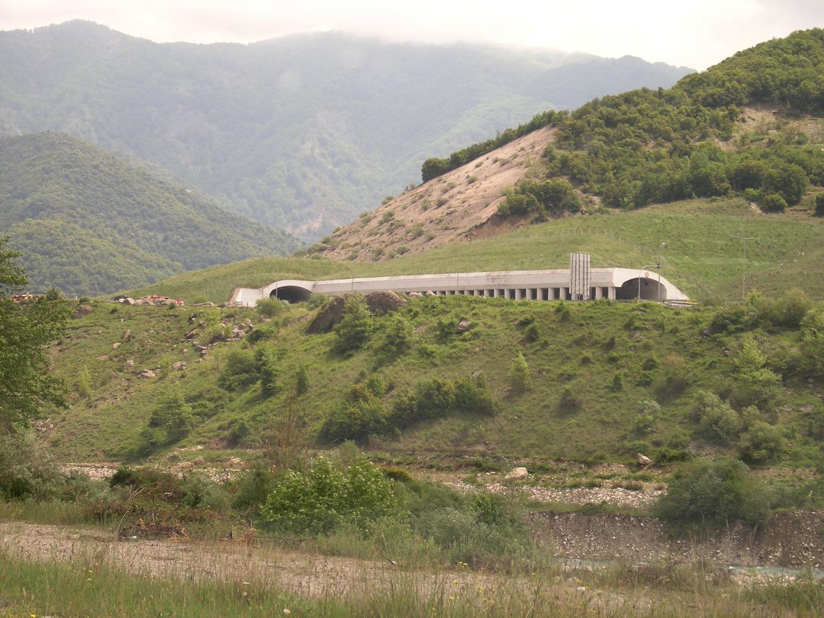 Dyo Koryfes Tunnel, Egnatia Odos, Griechenland 