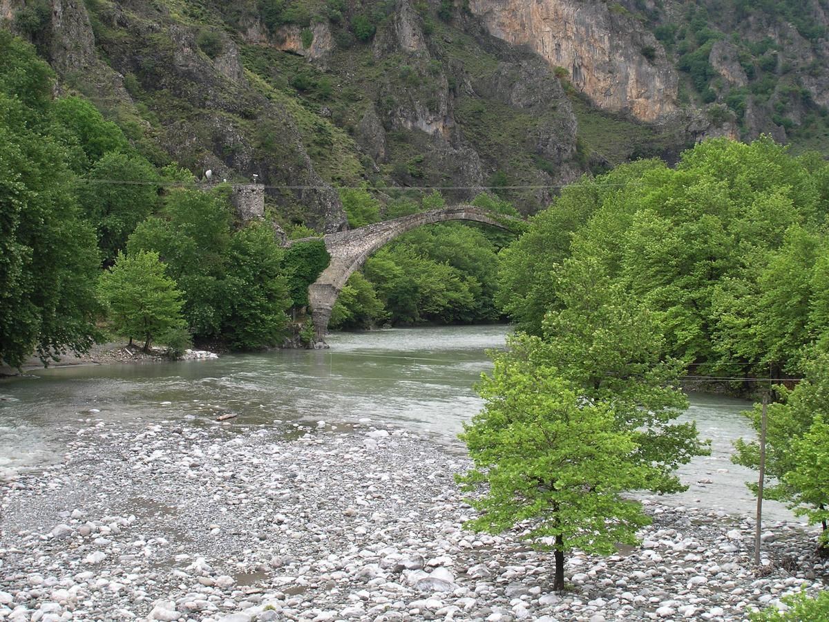 Brücke von Konitsa über den Aoos Fluß, Ionnina, Epirus 