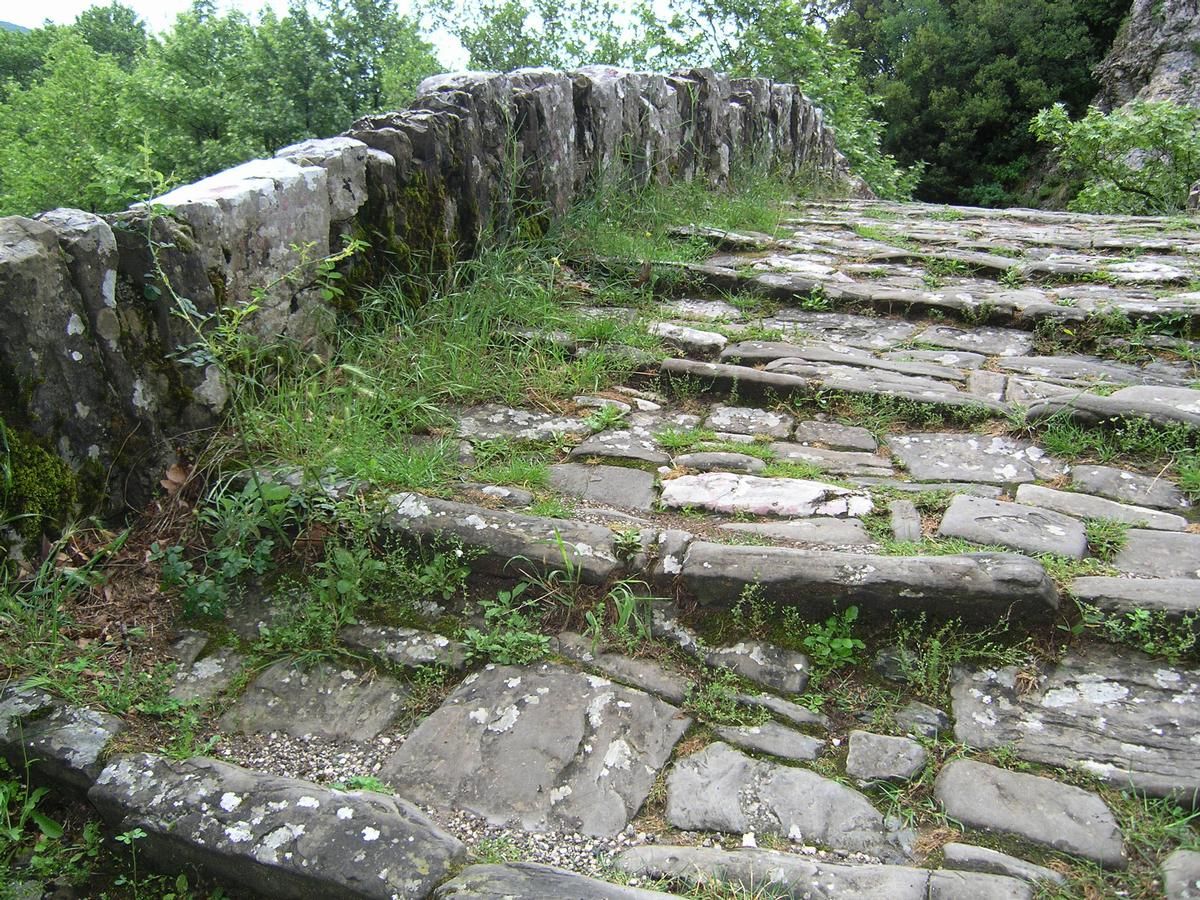 Brücke von Klidonia über den Voidomatis Fluss, Klidonia, Ioannina, Epirus 