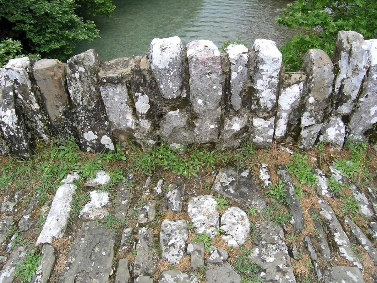 Brücke von Klidonia über den Voidomatis Fluss, Klidonia, Ioannina, Epirus 