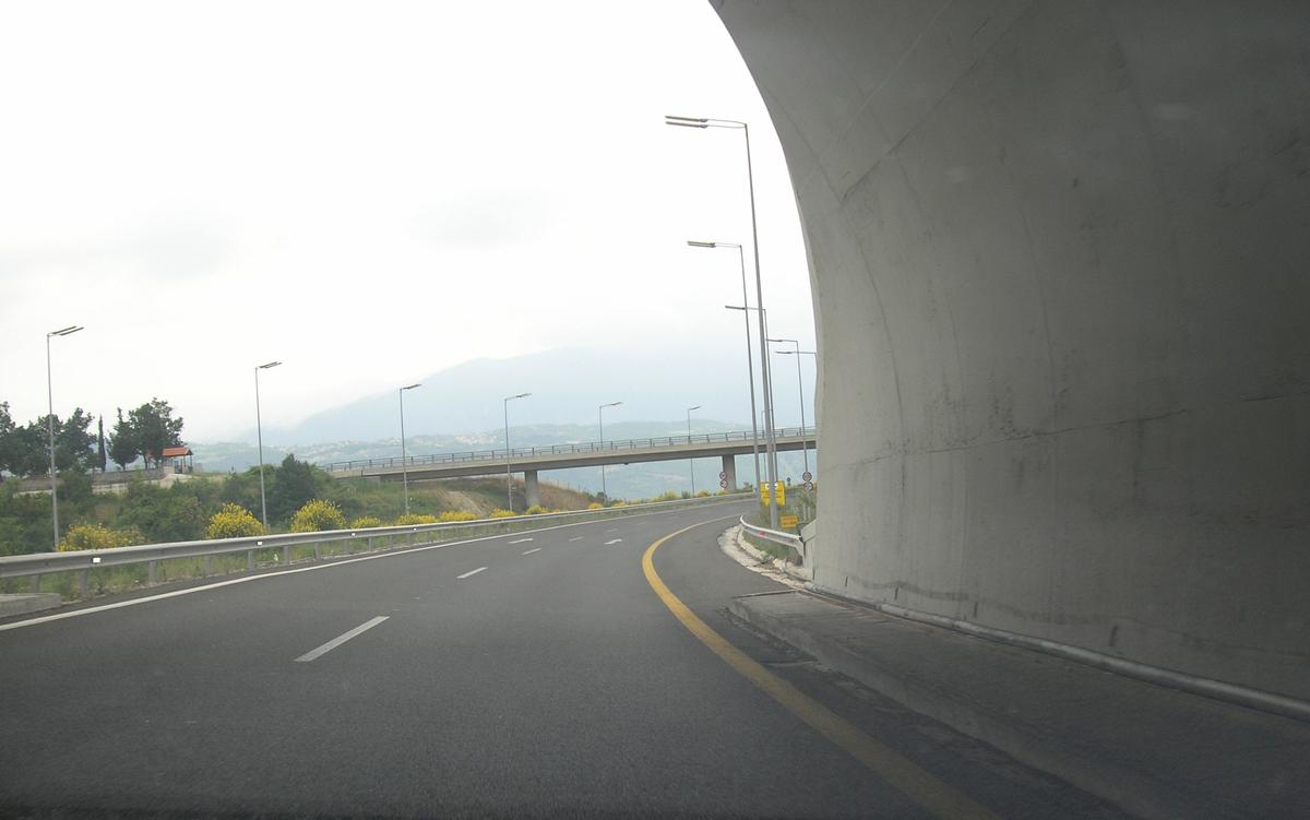 Autoroute E gnatia – Tunnel S 4 