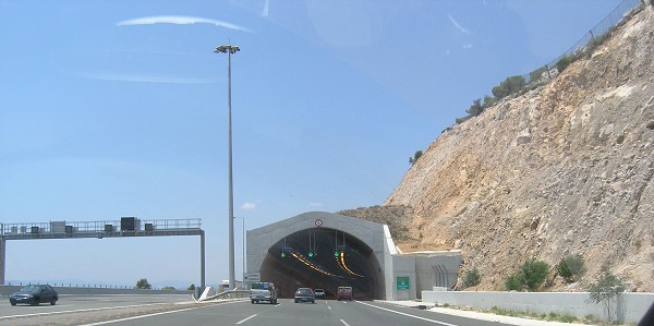 Autoroute A 8 en Grèce - Tunnel de Geraneia 
