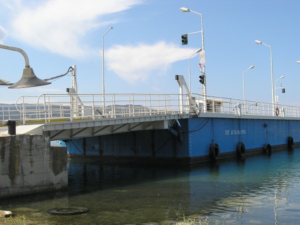 Verbindungsbrücke zwischen Lefkada und Festland, Griechenland (schwimmende Brücke) 