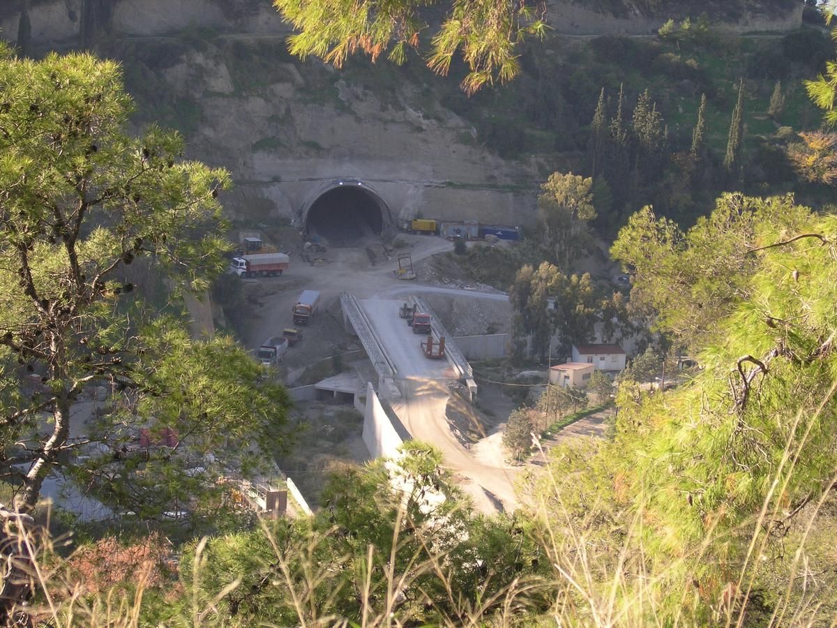 Tunnels ferroviaires de Derveni 