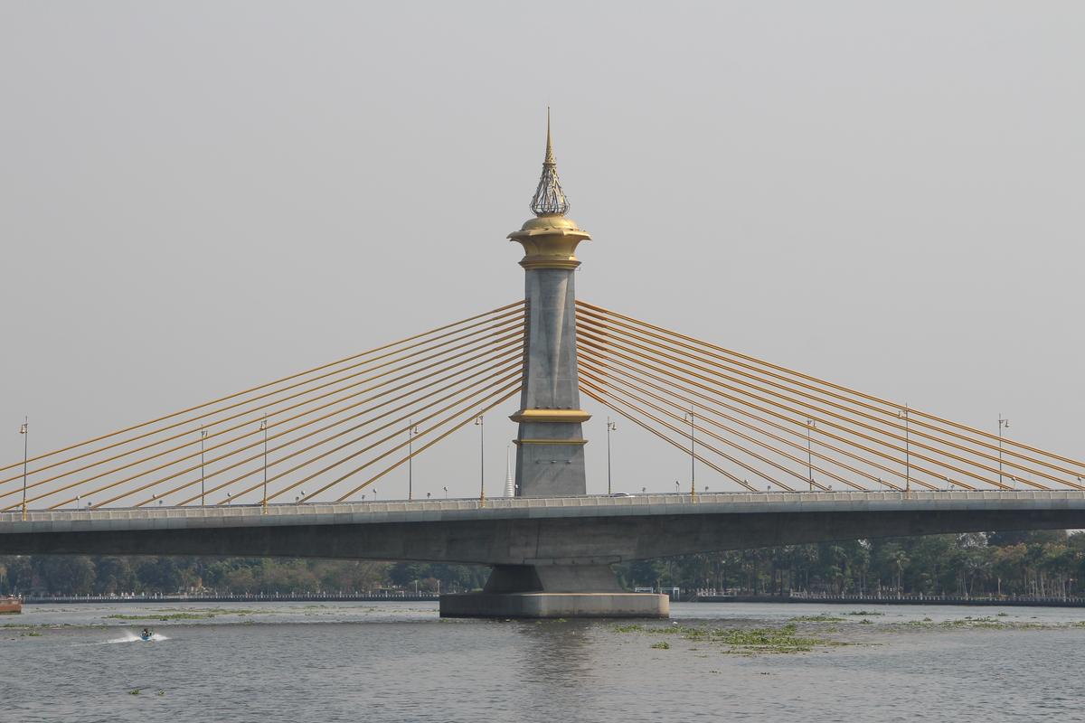 Maha Chesadabodindranusorn Bridge 