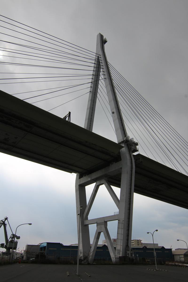 Tempozan Bridge 