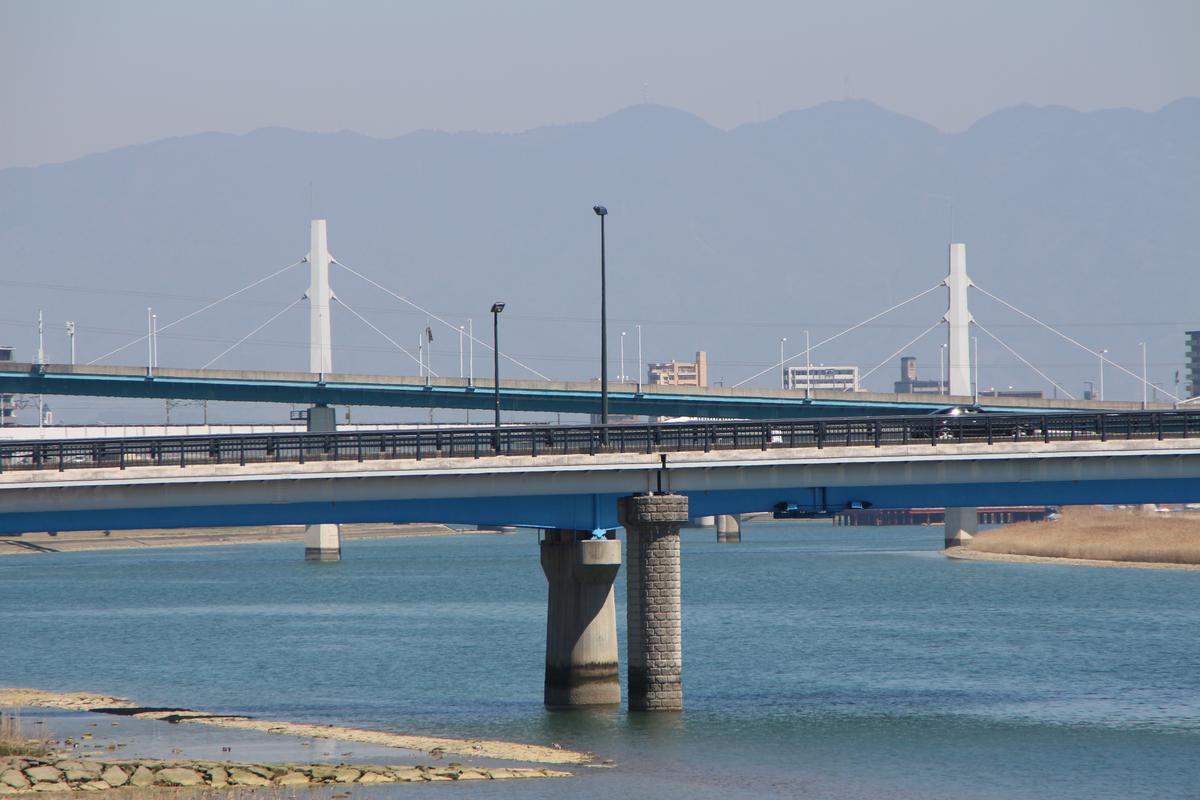Pont sur l'Ohta de la route express 4 de Hiroshima 