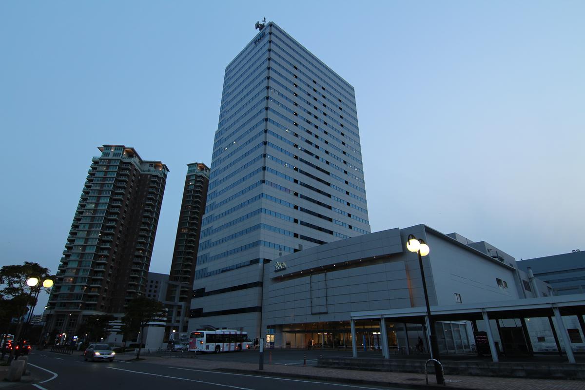 Fukuoka SRP Center Building 
