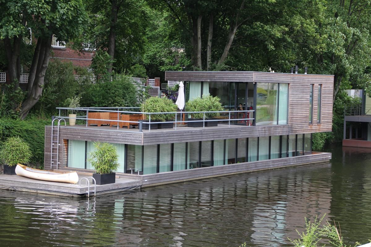Houseboat on Eilbek Canal (Berth 1.2) 