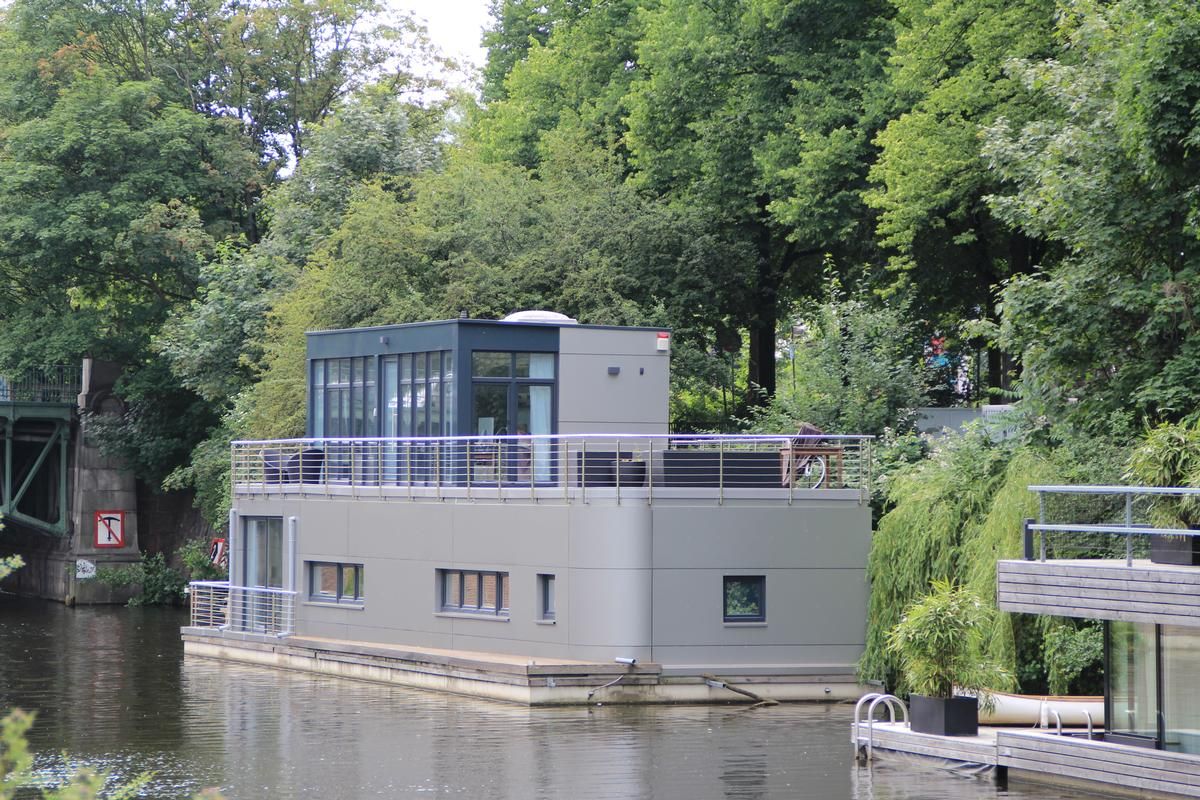 Houseboat on Eilbek Canal (Berth 1.1) 