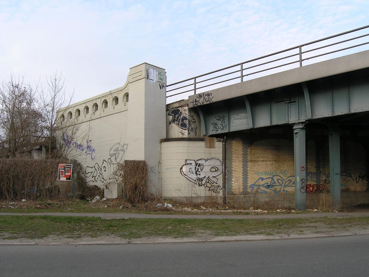 Pont ferroviaire sur le canal de Neukölln 