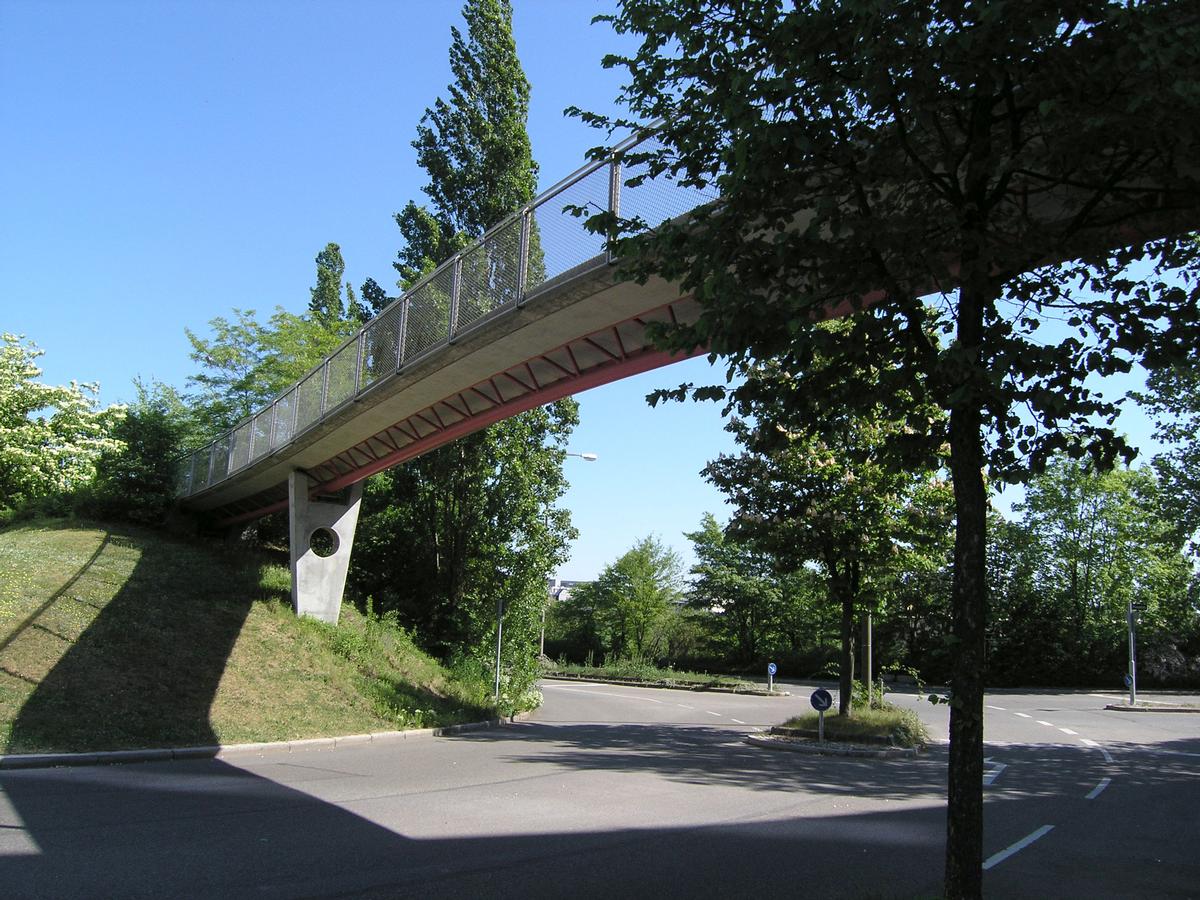 Footbridge across Mia-Seeger-Strasse, Stuttgart 