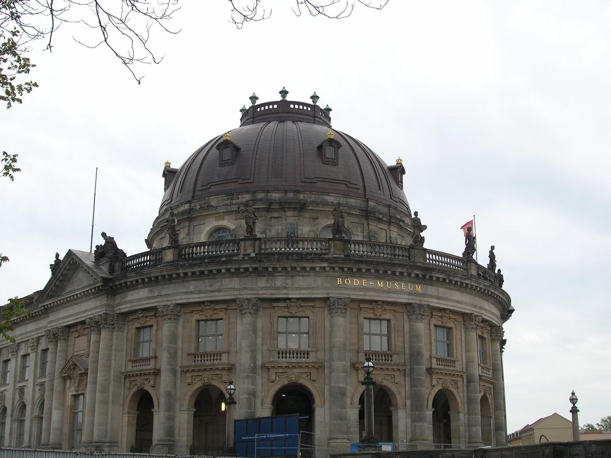 Bodemuseum mit Monbijoubrücke 