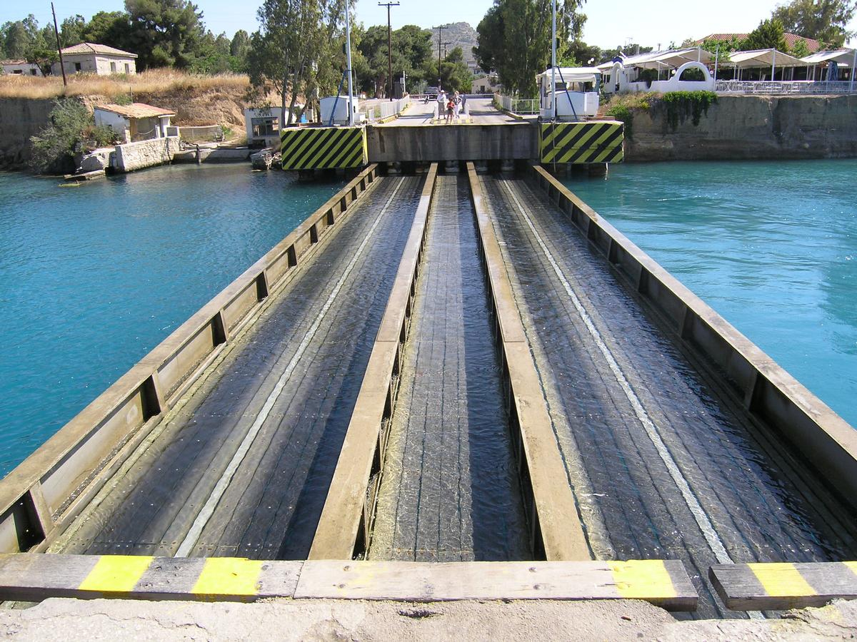 Pont submersible d'Isthmie 