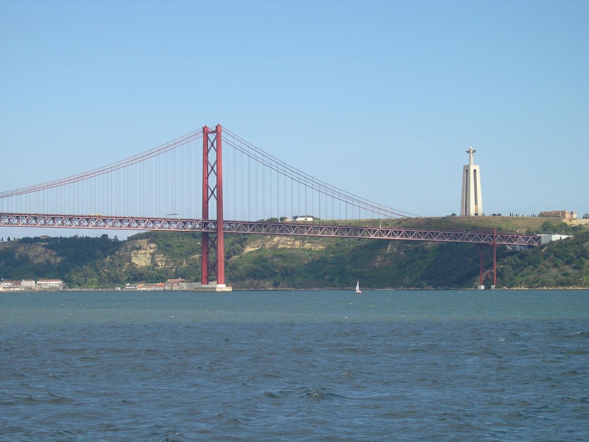 Ponte 25 de Abril, Lissabon, Portugal 