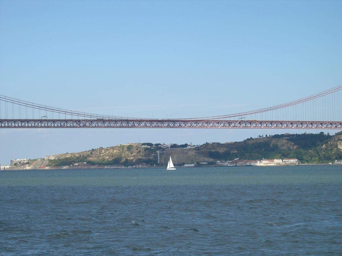 Ponte 25 de Abril, Lissabon, Portugal 