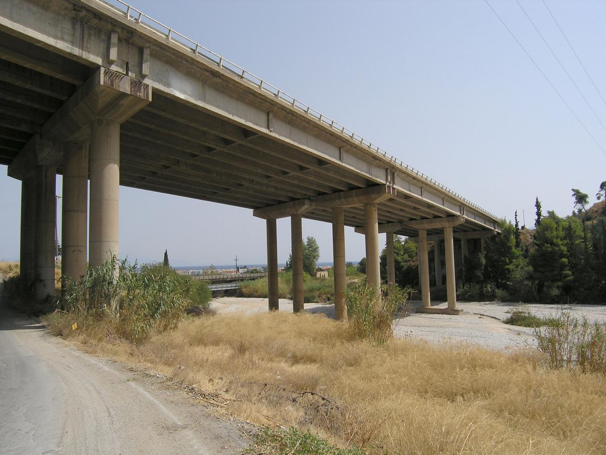 Autobahnbrücke (GR-EO8a) bei Egira 