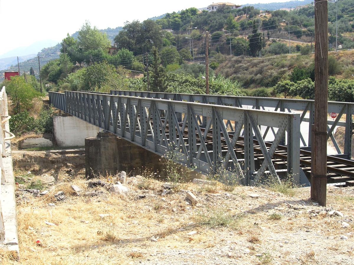 Pont sur la ligne ferroviaire de Patras à Athènes 