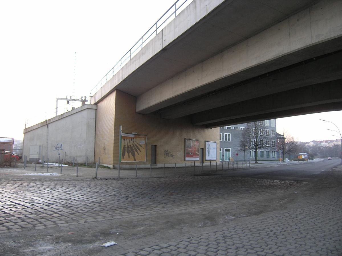 Pont ferroviaire sur le canal de Spandau à Berlin-Wedding 