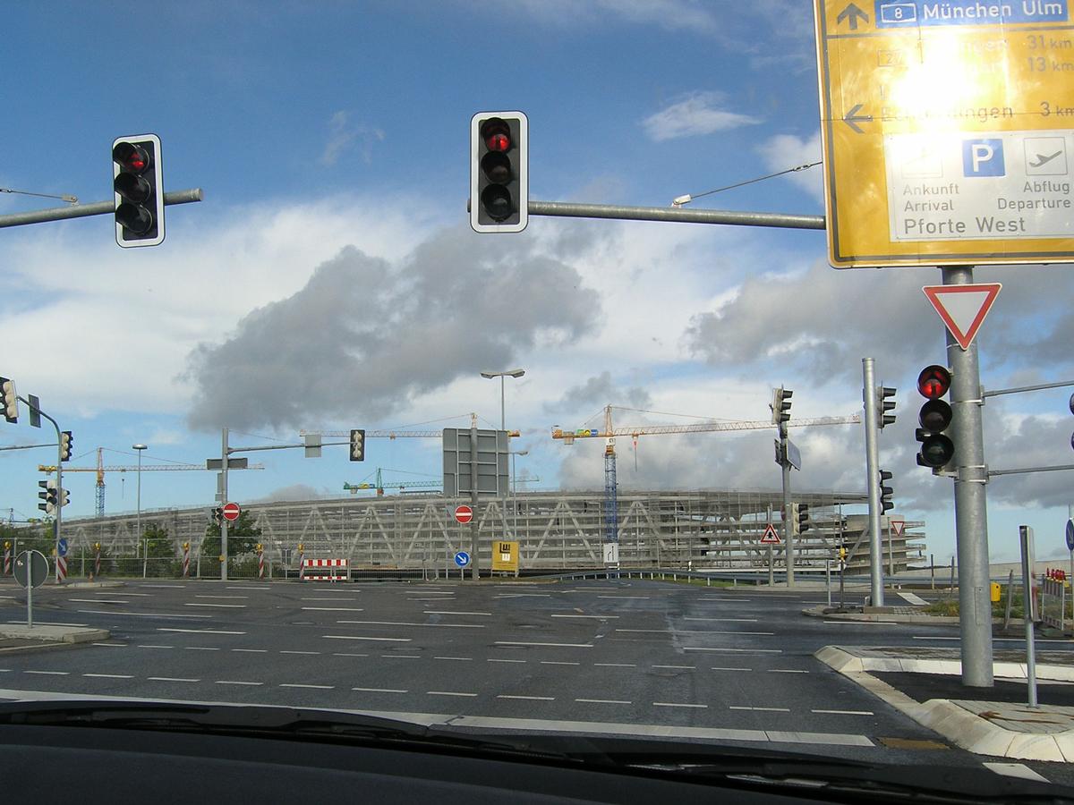 Neue Messe Car Park Bridge (Stuttgart) 