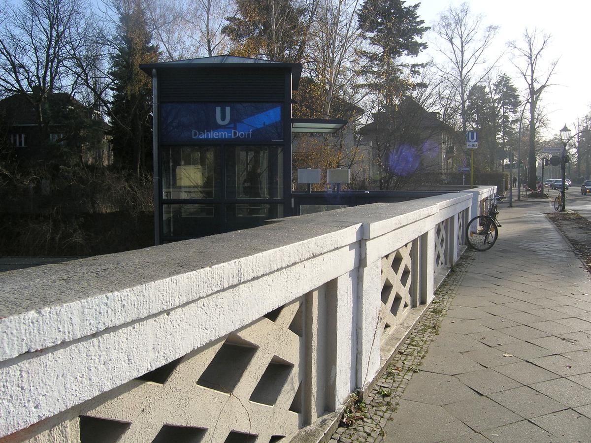 Fabeckstrasse Bridge across the U 3 at Berlin-Dahlem 