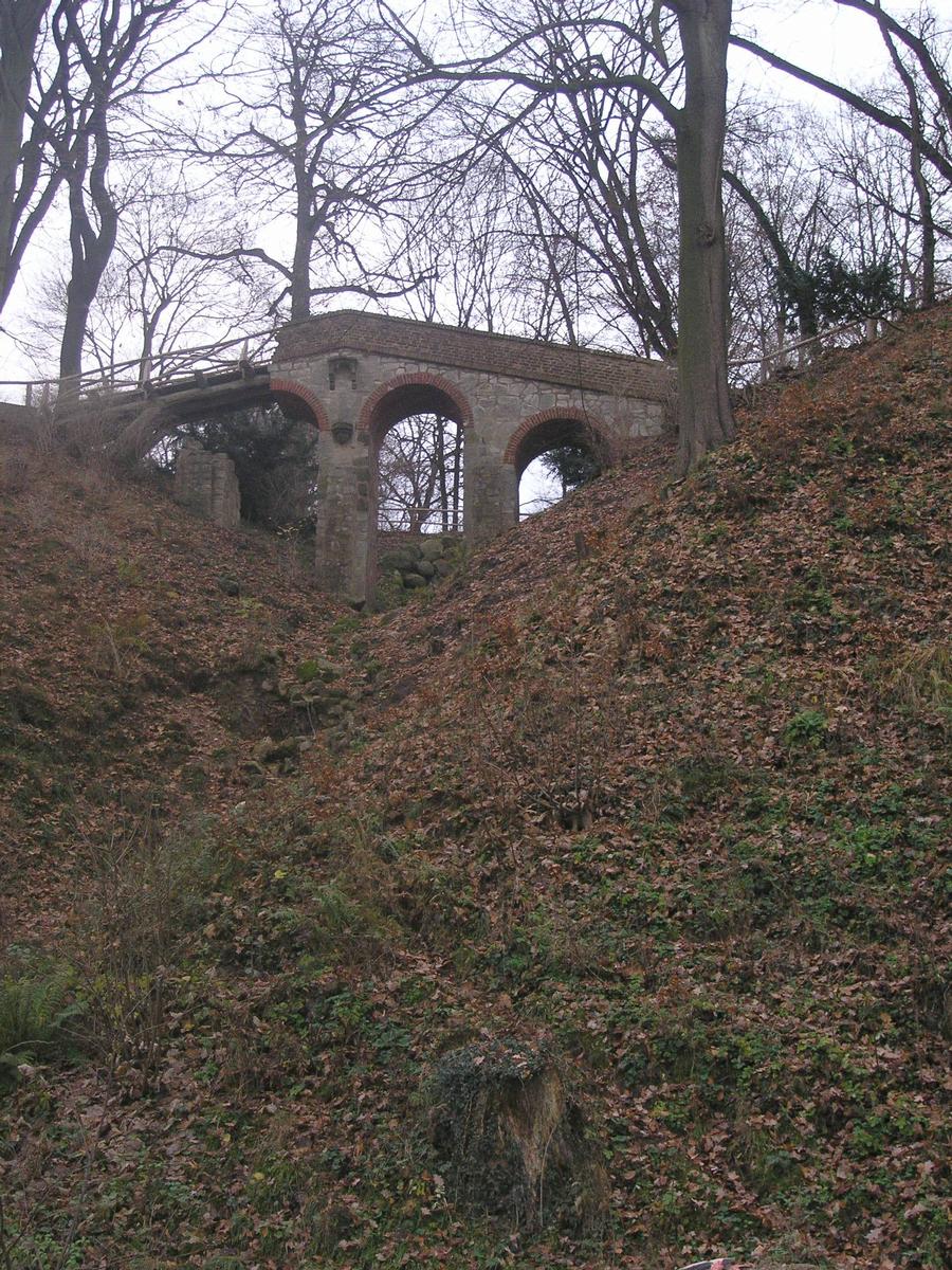 Teufelsbrücke im Volkspark Klein-Glienicke, Berlin 