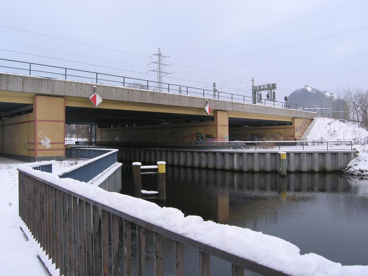 Pont ferroviaire sur le canal de Charlottenburg 