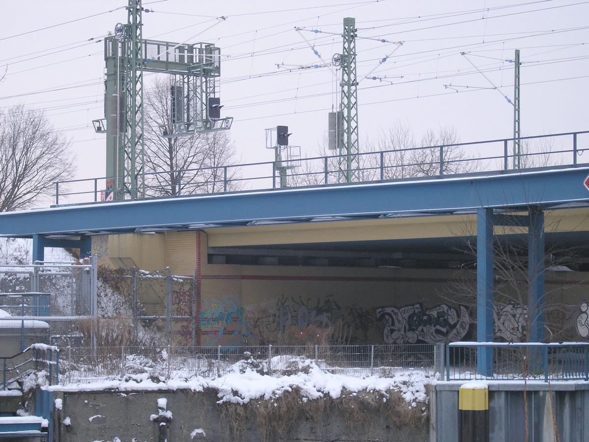 Pont ferroviaire sur le canal de Charlottenburg à Berlin 