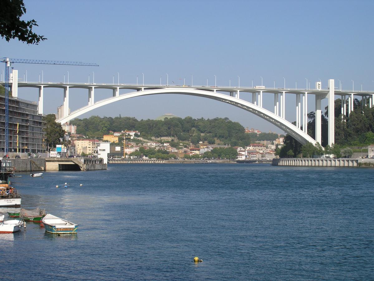 Pont Arrábida 