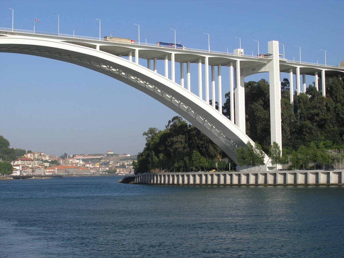 Arrábida Bridge 