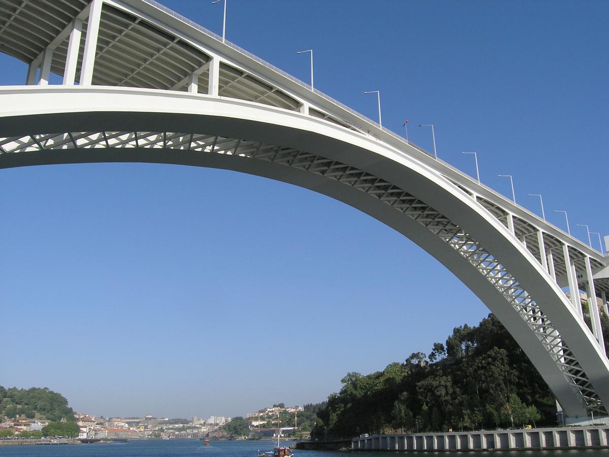 Ponte de Arrábida, Porto, Portugal 
