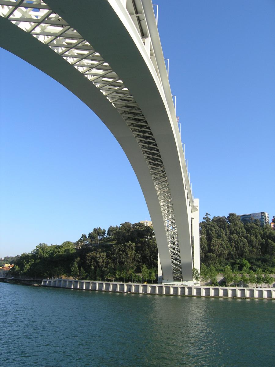 Arrábida Bridge 