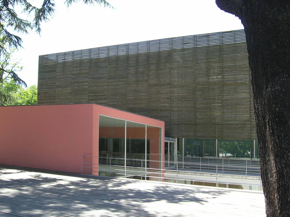 Biblioteca Municipal Almeida Garrett, Porto, Portugal 