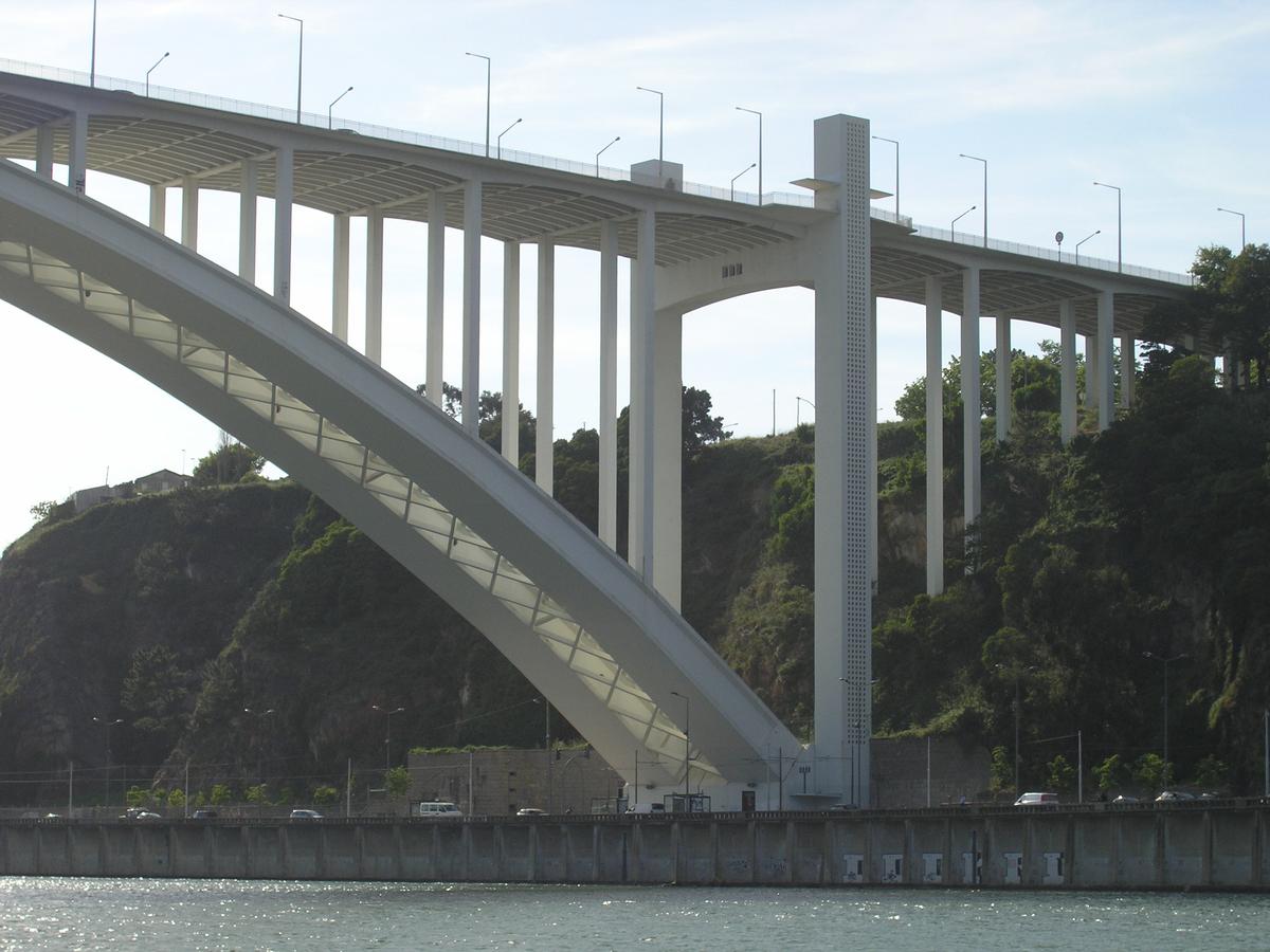 Ponte de Arrábida, Porto, Portugal 