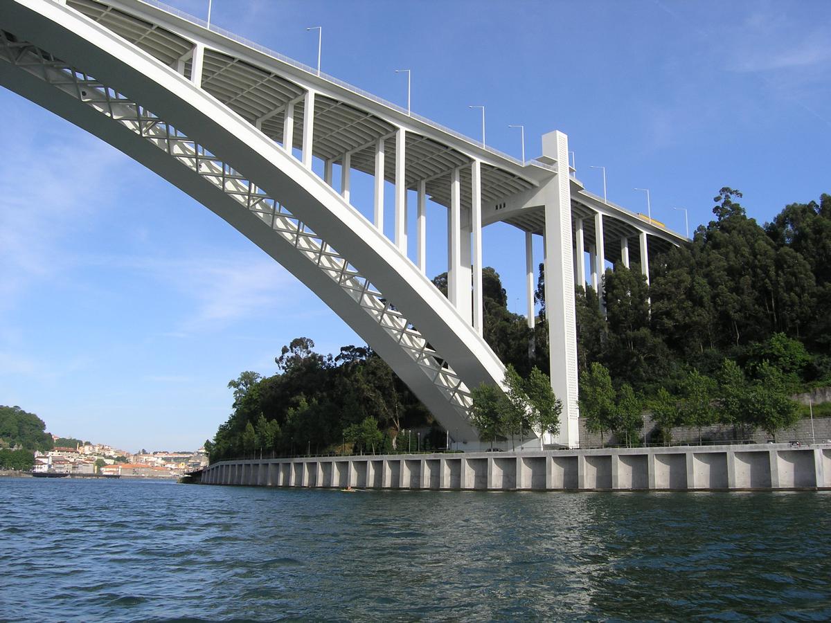 Arrábida Bridge 