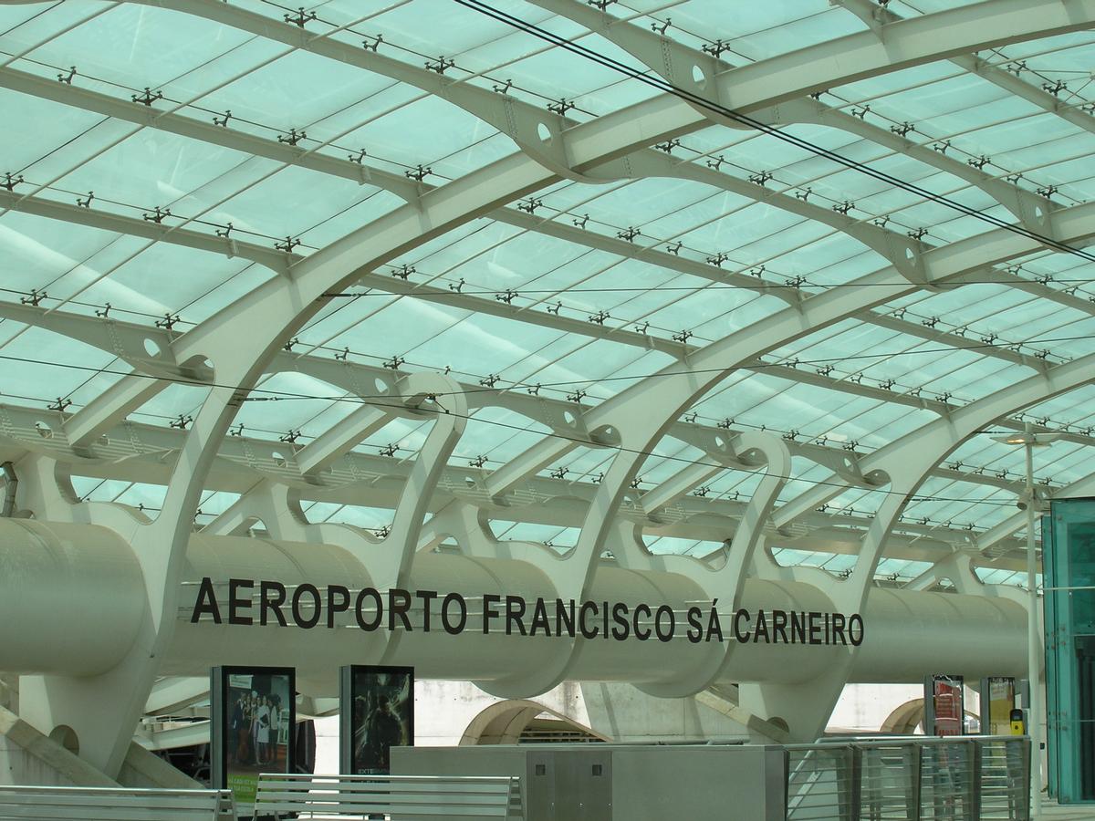 Aeroporto Francisco Sá Carneiro Metro Station 
