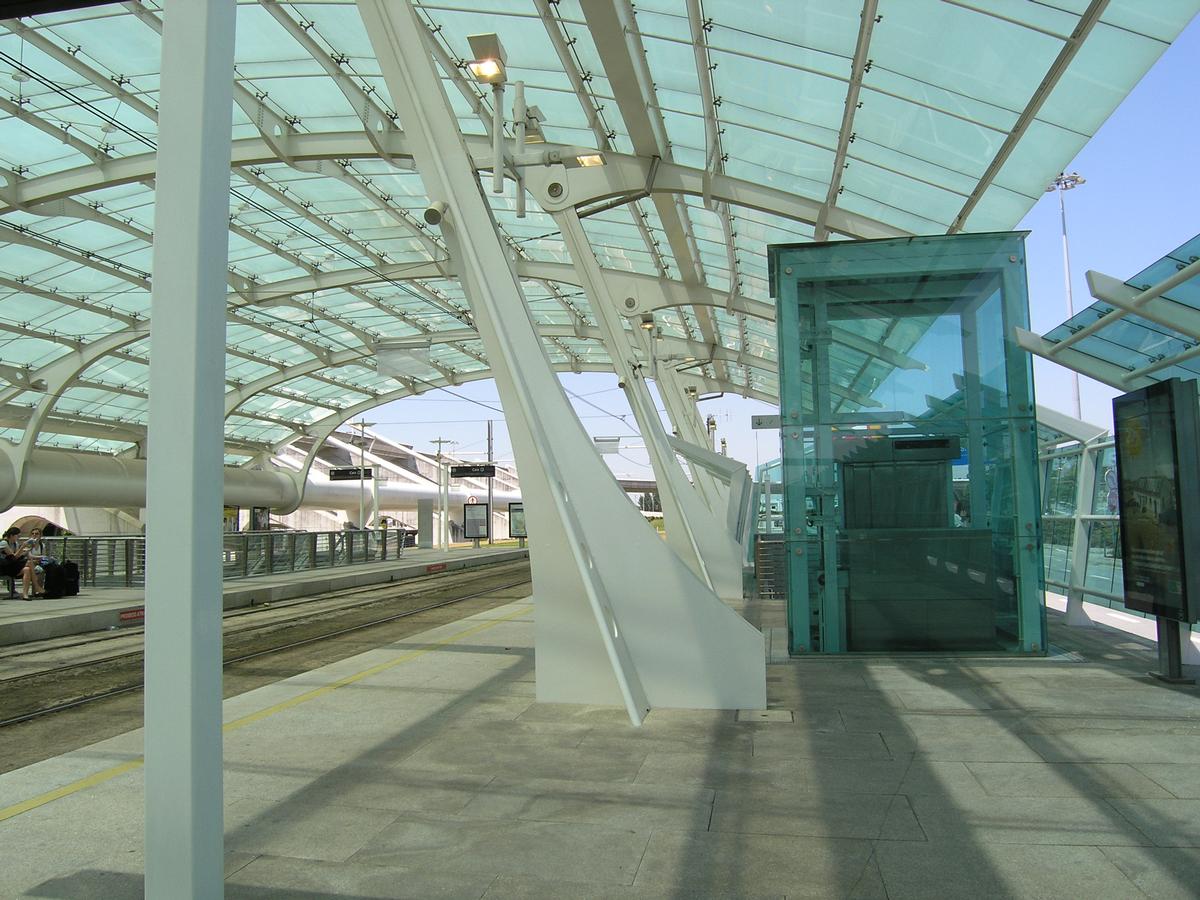 Metrostation Aeroporto, Porto, Portugal 