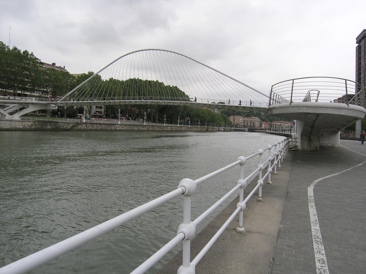 Zubi Zuri Brücke, Bilbao, Spanien 