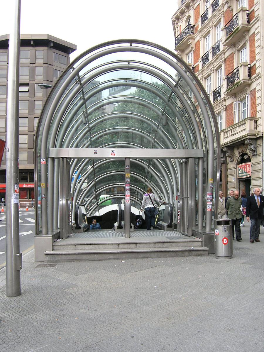 Metro Station Plaza Moyúa, Bilbao (Fosterito) 
