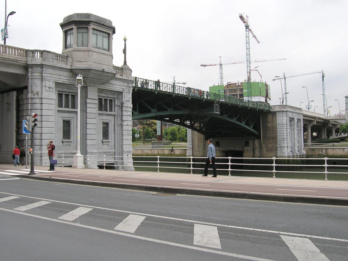 Puente de Deusto, Bilbao, Spanien 