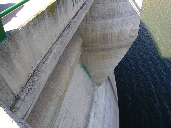 Béznar Dam 