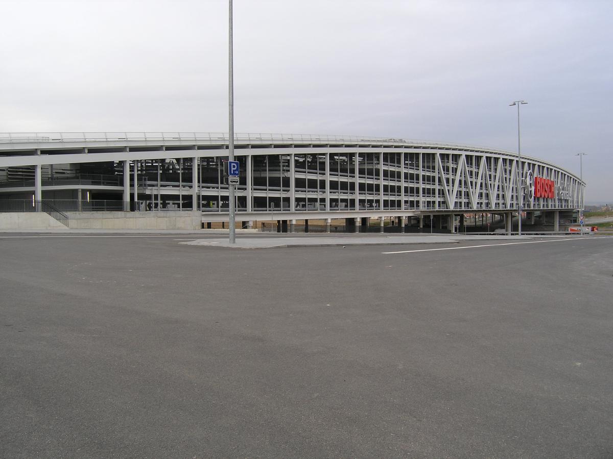 Nouveau pont-parking du centre des expositions de Stuttgart 