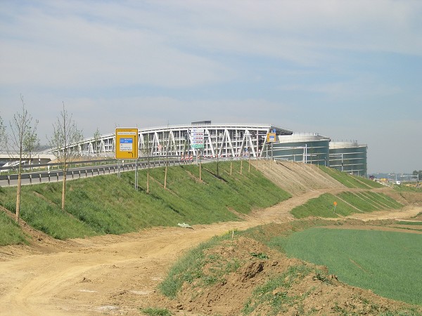 Pont-parking du nouveau centre des expositions (Neue Messe) de Stuttgart 