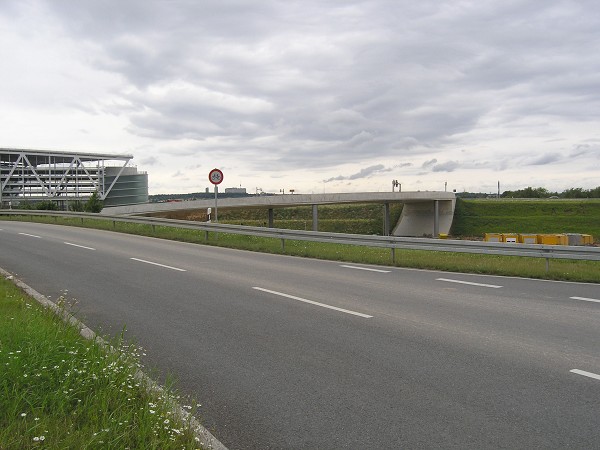 Landesmesse Baden-Württemberg, Äußere Verkehrserschließung, Überführung der Einfahrrampe über AS Messe Nord und DB Projekt Stuttgart 21 