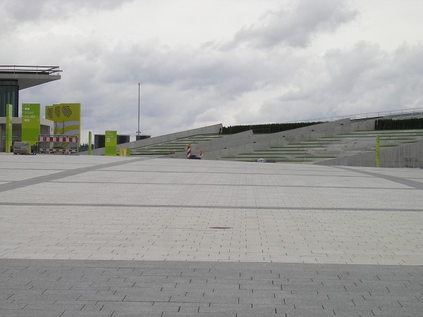 Access to the Neue Messe Car Park Bridge 